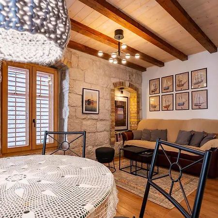 Magical Oasis For Two In Old Town Apartman *