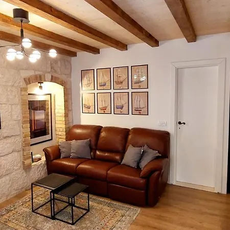 Apartment Magical Oasis For Two In Old Town *