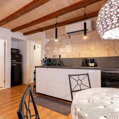 Magical Oasis For Two In Old Town Apartment