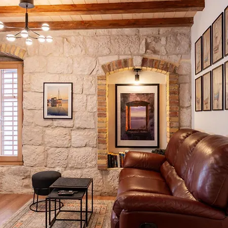 Magical Oasis For Two In Old Town