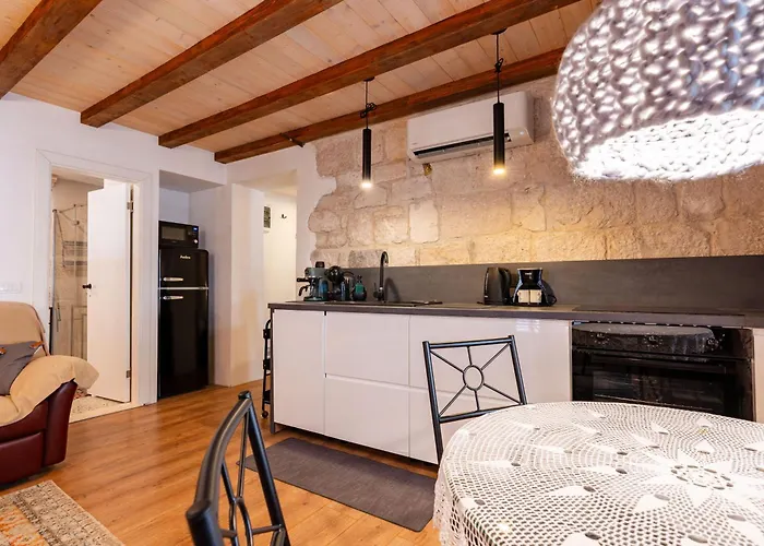 Magical Oasis For Two In Old Town Apartment