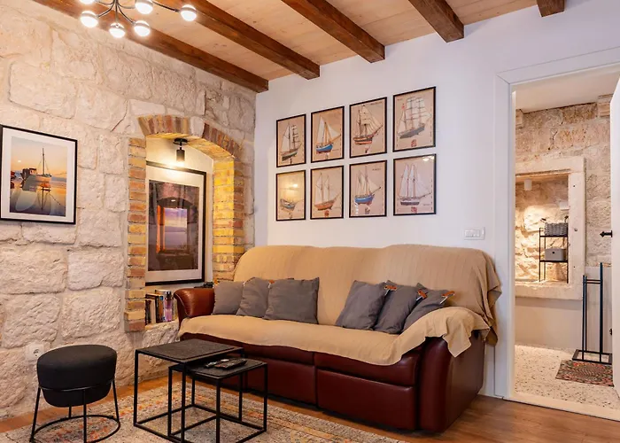 Magical Oasis For Two In Old Town