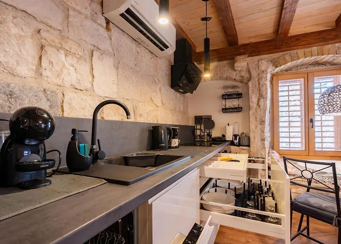 Magical Oasis For Two In Old Town Apartment