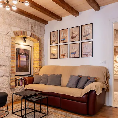 Magical Oasis For Two In Old Town